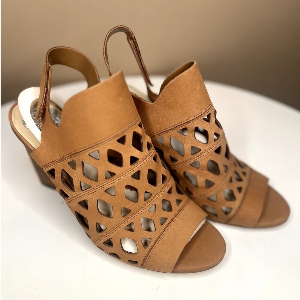 NWOT Vince Camuto Deverly Cutout Nubuck Heeled Sandals 8.5